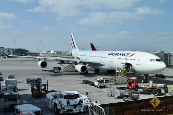 Airbus A340-313X